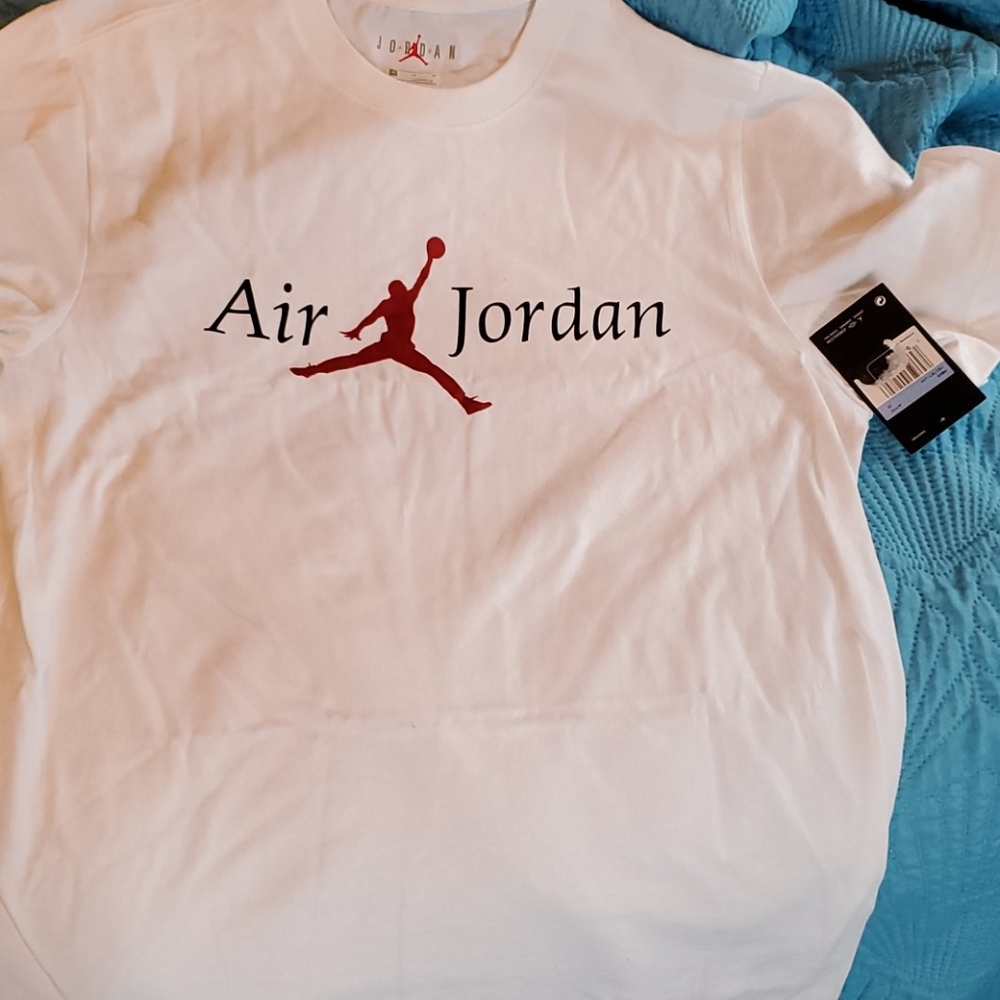 Mens medium air Jordan tee